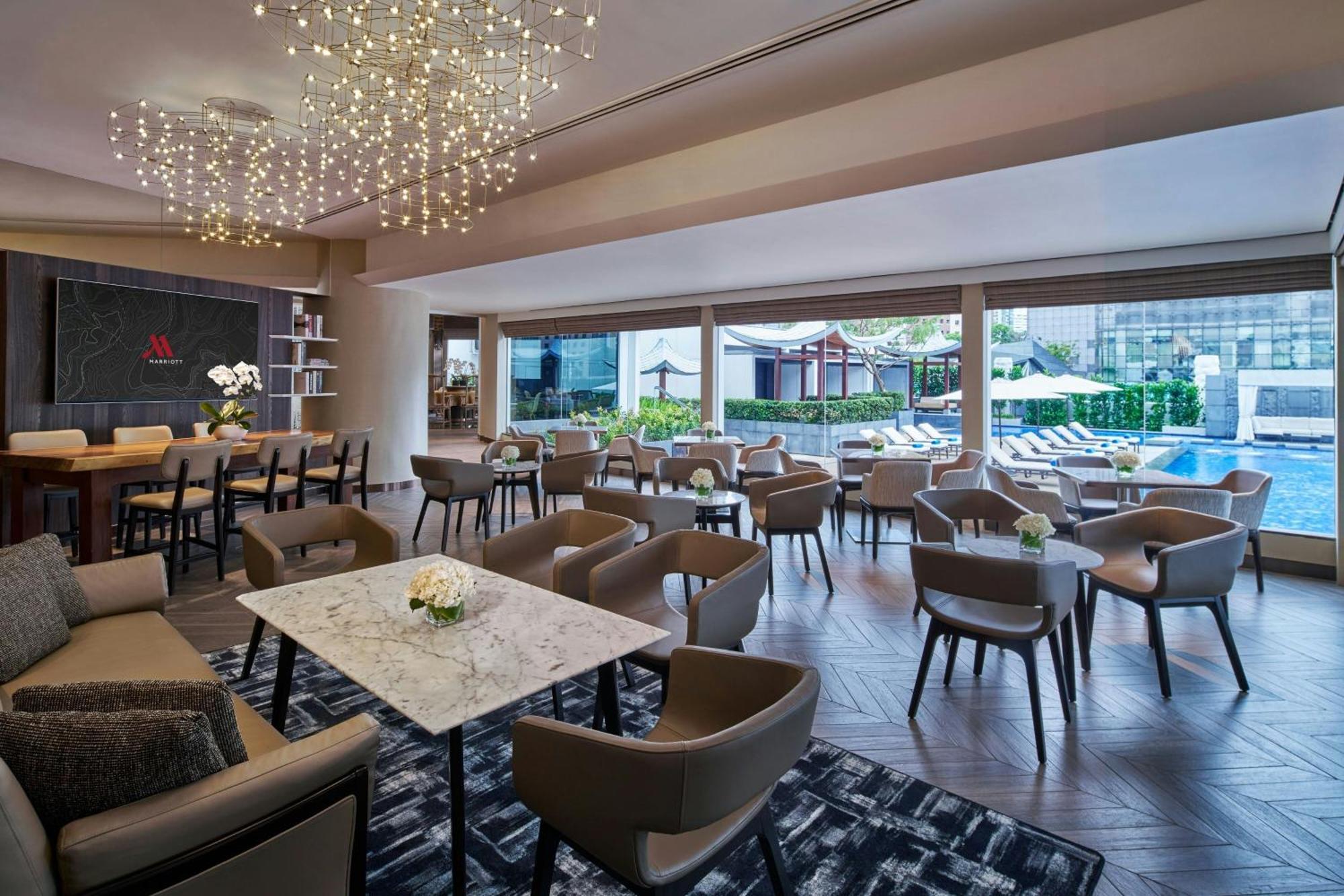 Marriott Tang Plaza Khách sạn 5*